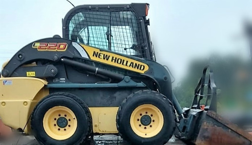 Mini Carregadeira New Holland L220 2013