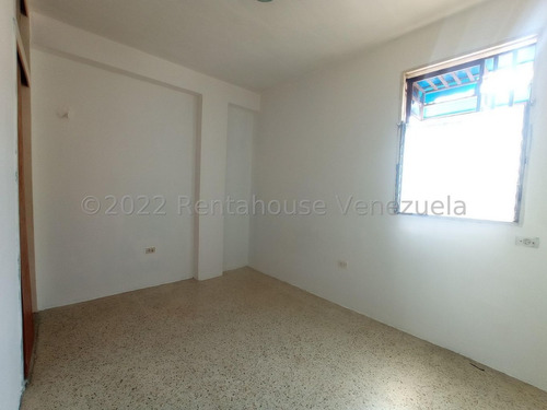 Imagen 9 de 13 de Apartamento En Venta Zona Centro Maracay Cod. 22-24577
