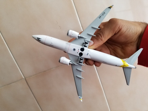 Avion Boeing 737 Max 8 De Cayman Airways Vp-cix Escala 1:200