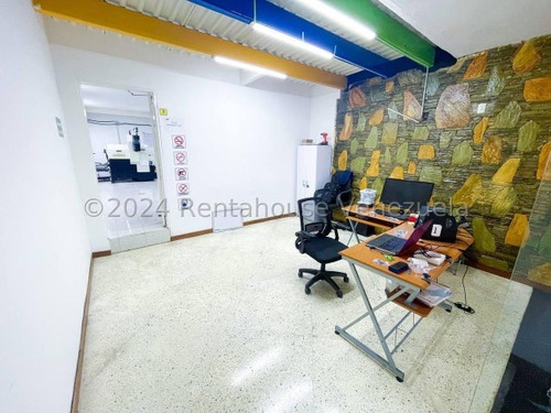 Casa Comercial En Alquiler Chuao Mls #24-21398 Bm