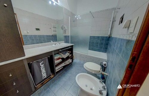Venta Casa 3 Dormitorios Jardín Cochera. Calidad A Mts. De Centro Comercial San Martin 4300 Rosario