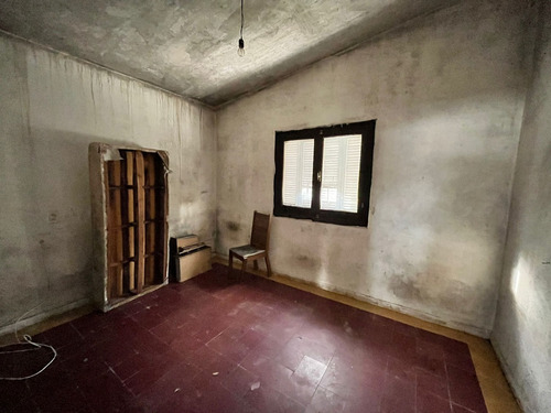 Casa Y 2 Apartamentos Alquilados En El Mismo Padrón Para La Venta. Ideal Para Inversionistas.