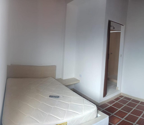 Imagen 5 de 7 de As En Alquiler Apartamento Semi Amoblado Ambrosio Plaza As