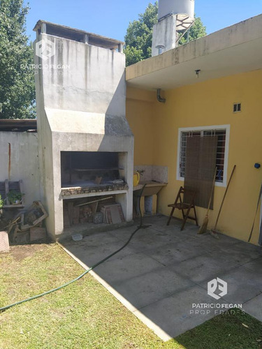 Casa De 2 Dormitorios En Venta Ubicada En Barrio Parque, General Belgrano Interior Buenos Aires