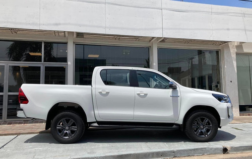 Imagen 13 de 16 de Toyota Hilux D/c 2.8 Tdi Srv M/t 4x2 0km My2022