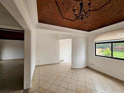 Casa En Venta En Fraccionamiento Privado, En Lomas De Atzingo, Cuernavaca.