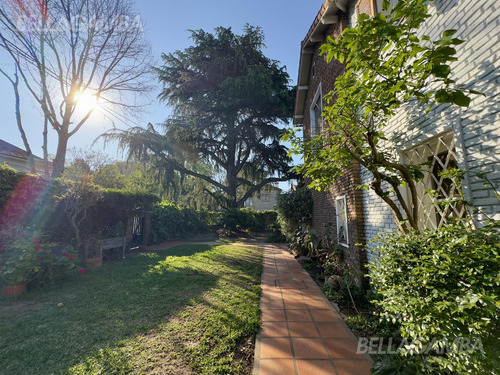 Casa Venta En Vicente López 7 Ambientes Jardín