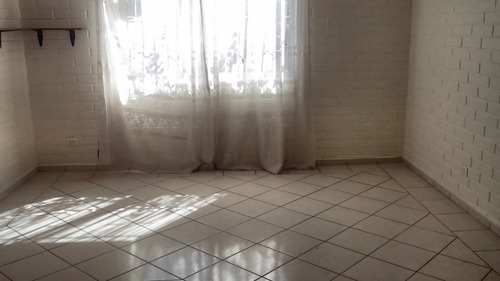 Arriendo Casa Pasaje Las Rosas, Paradero 15 1/2 De Avda. La