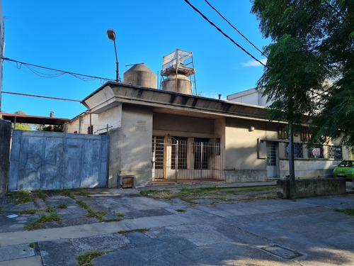 Vende Local Industrial O Deposito - Padrón Único De 1800 M2 - Brazo Oriental