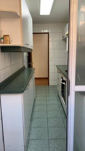 Departamento En Venta De 1 Dorm. En Metro Colon / Las Condes