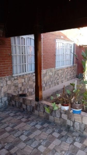 Casa 5 Ambientes Con Patio Y Cocheras