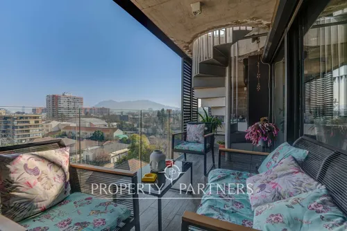 Penthouse Dúplex Con Vista Despejada En Moderno Ed...