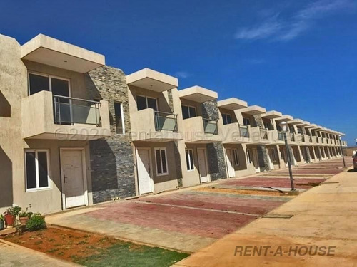 Imagen 2 de 9 de Townhouse En Venta Ubicada En La Puerta Maraven