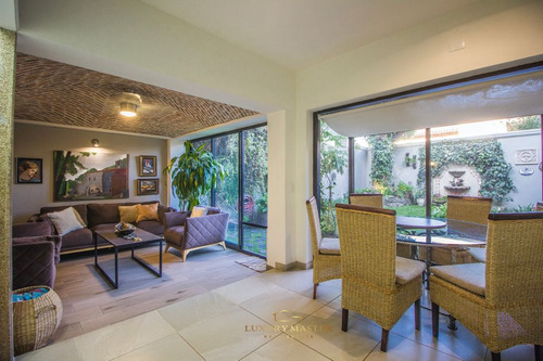 Casa En Venta En Valle Real Frente A Parque
