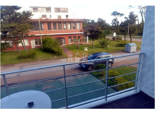 Apartamento En Mansa, 1 Dormitorios - Ref: 6812