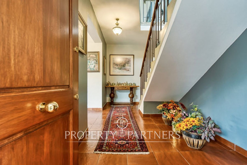 Casa En Venta En Ñuñoa! Impecable, Lista Para Vivi...