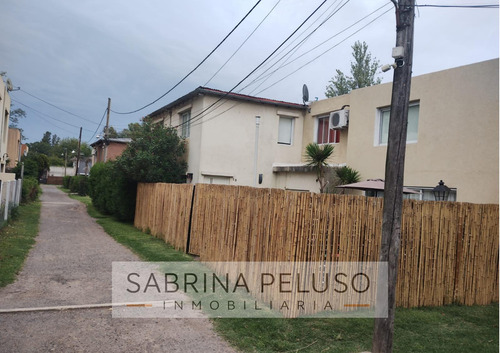Casa En Barrio Las Acacias