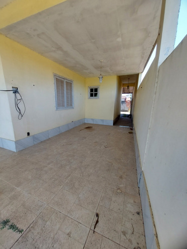 Casa De 2 Andares Com 4 Quartos.