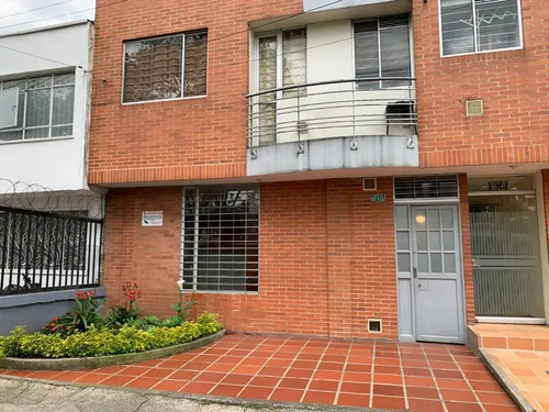 Oficina Ubicada En Barrio San Miguel, Muy Central, A Dos Cuadras De La Carrera 30 En El Norte De Bogotá