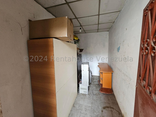 Casa En Alquiler En Catia Calle Panamerica Eu 24-29164