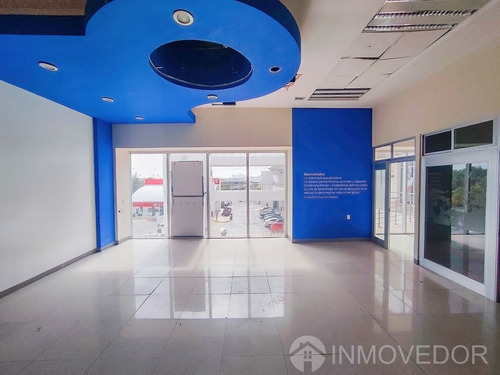 Local Comercial · Planta Baja · Centro De Cancún · Plaza Hollywood · Av Xcaret