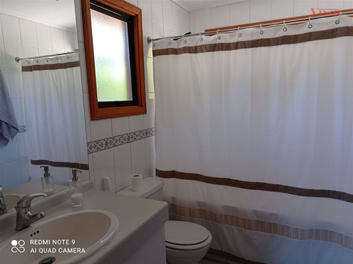 Casa En Venta De 6 Dorm. En Olmué