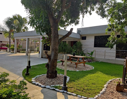 Imagen 2 de 23 de Quinta De Una Planta Estilo Contemporaneo En Conjunto Privado. Planta Electrica 100 %, Pozo, Tanque, Piscina, Terrazas, Jardines. La Cumaca San Diego