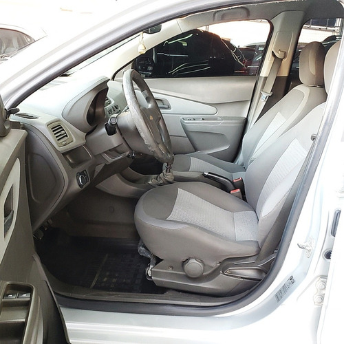 Imagem 6 de 7 de Chevrolet Cobalt 2014 1.4 Lt 4p