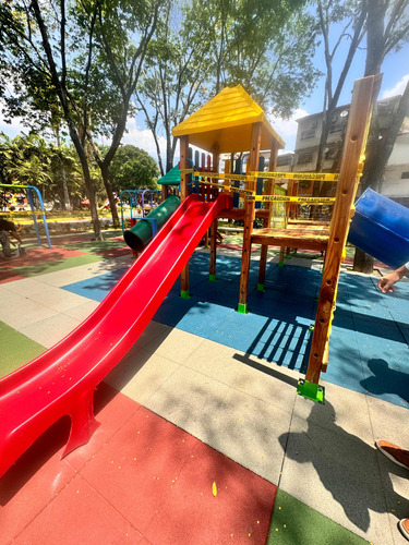 Parques Infantiles En Madera, Hierro Y Fibra De Vidrio