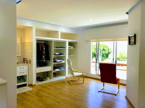 Casa En Venta A 150 Metros Del Mar En Playa Mansa.