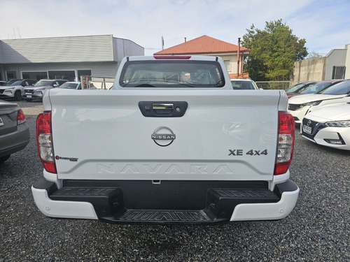 Nissan Navara Dc Xe 2.3D Mt 4Wd