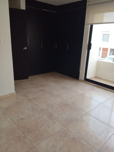 En Venta Casa En Santa Fe Juriquilla, Roof Garden, 4ta Recamara U Oficina..