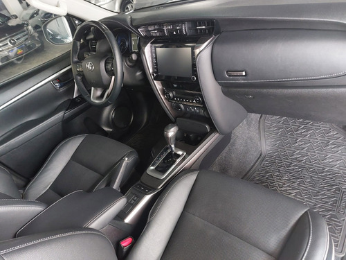 Toyota Hilux SW4 SRX