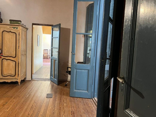 Venta Casa 3 Ambientes Con Jardín Y Cochera Bernal