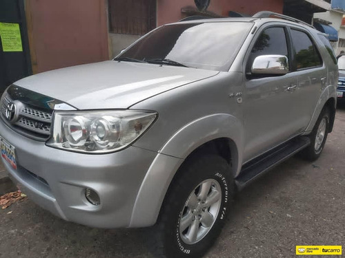 Toyota Fortuner .