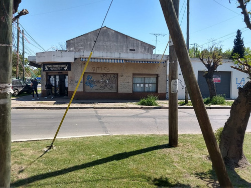 Locales A Metros De Estacion Claypole Con Renta
