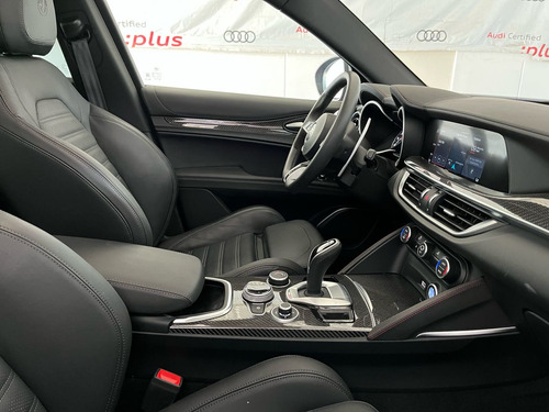 Alfa Romeo Stelvio 2.9L Quadrifoglio Verde V6 Bi-Turbo At