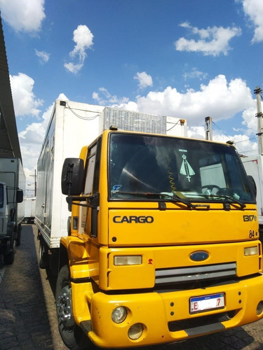 Ford Cargo 1317e Com Baú Refrigerado Gancheiro Com Serviço