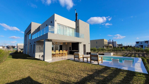 Venta Casa Barrio Carpinchos Nordelta Con Pileta