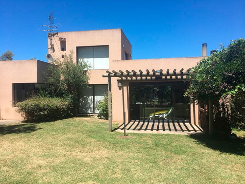 Casa En Venta En La Tahona Ref. 5831