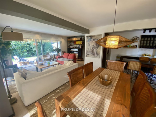 Casa En Venta De 3 Dorm. En Las Condes