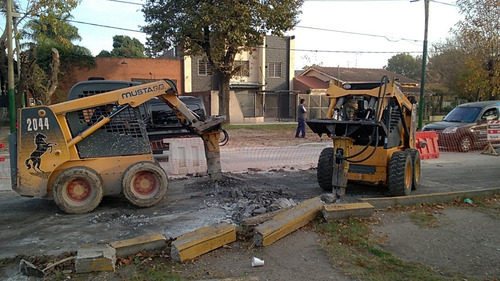 Imagen 5 de 9 de Alquiler De Miniexcavadora Excavadora Con Martillo