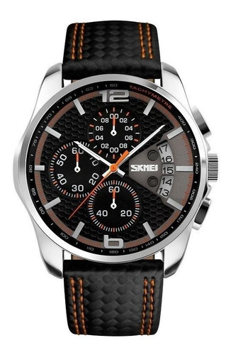 Reloj de pulsera Skmei 9106 de cuerpo color plateado, analógico, para hombre, fondo negro, con correa de cuero color negro y naranja, agujas color blanco y naranja, dial plateado, subesferas color negro, minutero/segundero naranja, bisel color negro y hebilla simple