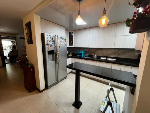 Casa En Venta En Cumbres. Cod V16654