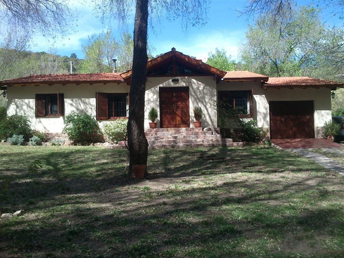 Casa De 3 Dormitorios Con Piscina- Andolie