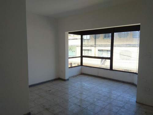 Edificio Local Comercial En Venta En Caraballeda, La Guaira 1200m2 4niveles 15pe (cbe)