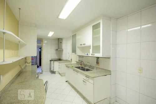 Apartamento À Venda Na Praça Eugênio Jardim, Copacabana, Rio De Janeiro - Rj - Liv-9178