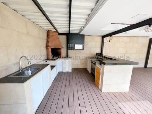 Casa Remodelada En Venta En Macaracuay Caracas Parrillera Psicina 3 Plantas Terraza Privada