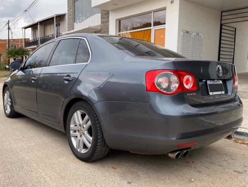 Volkswagen Vento 2.5 Luxury 170cv 2010