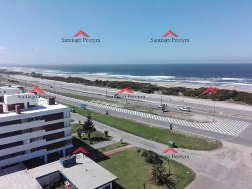 Piso Alto Frente Al Mar Con Parrilla Propia.